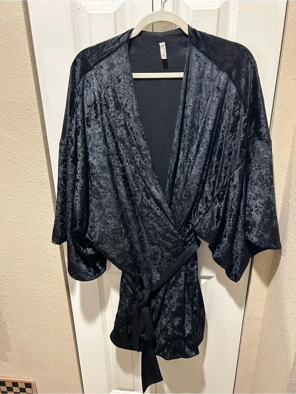 Free People Intimately Right About This Solid Black Velvet Kimono Robe,Large